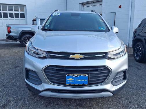 Silver Ice Metallic 2017 Chevrolet Trax LT
