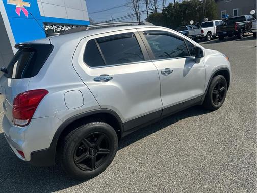 Silver Ice Metallic 2017 Chevrolet Trax LT