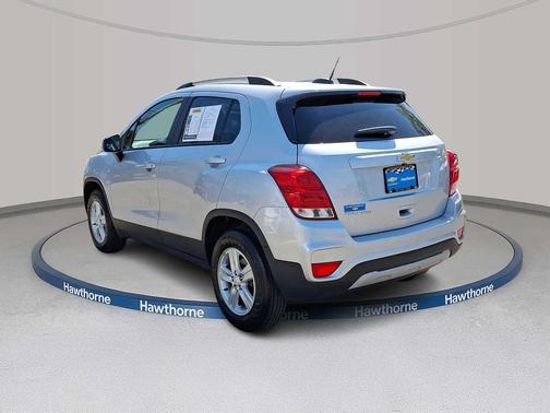 Silver Ice Metallic 2022 Chevrolet Trax LT