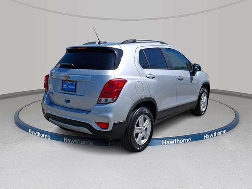 Silver Ice Metallic 2022 Chevrolet Trax LT