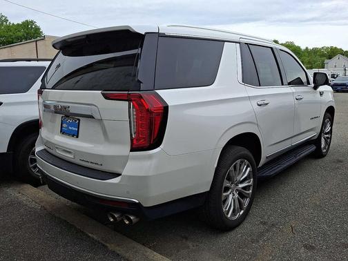 White Frost Tricoat 2022 GMC Yukon Denali