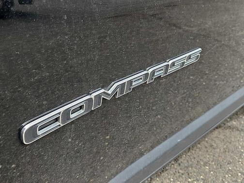 Diamond Black Crystal Pearlcoat 2020 Jeep Compass Latitude