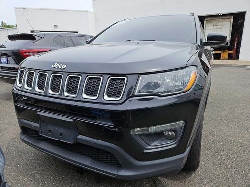 Diamond Black Crystal Pearlcoat 2020 Jeep Compass Latitude