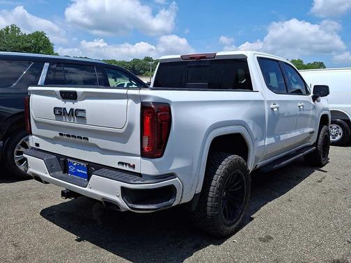Summit White 2024 GMC Sierra 1500 AT4