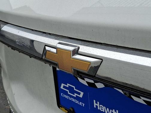 Summit White 2023 Chevrolet Traverse LT Cloth