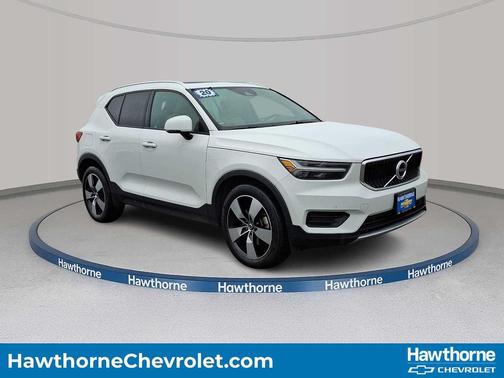 Ice White 2020 Volvo XC40 T5 Momentum
