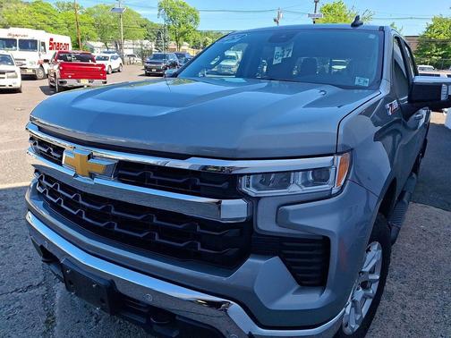 Sterling Gray Metallic 2024 Chevrolet Silverado 1500 LT