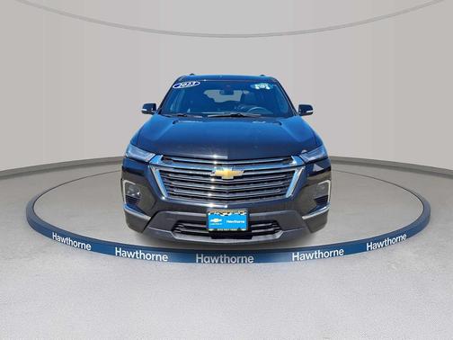 Mosaic Black Metallic 2023 Chevrolet Traverse LT Leather