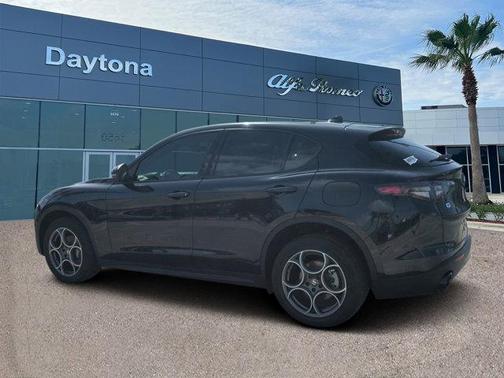 2025 Alfa Romeo Stelvio Base