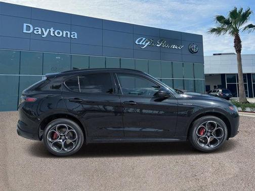 2025 Alfa Romeo Stelvio Base
