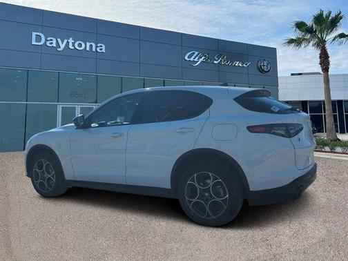 2025 Alfa Romeo Stelvio Base