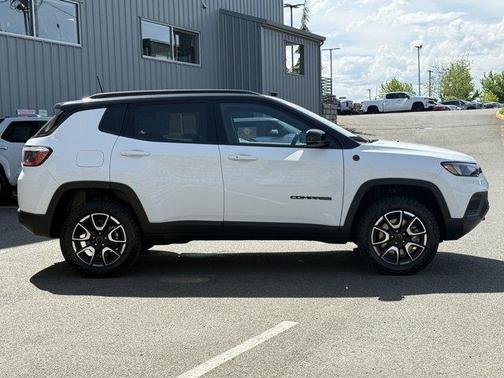 Bright White Clearcoat 2025 Jeep Compass Trailhawk