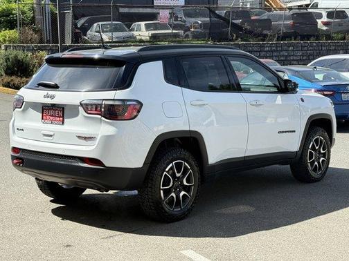 Bright White Clearcoat 2025 Jeep Compass Trailhawk