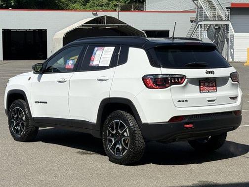 Bright White Clearcoat 2025 Jeep Compass Trailhawk