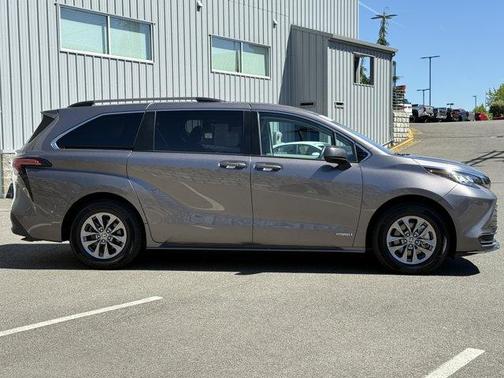 Predawn Gray Mica 2021 Toyota Sienna LE