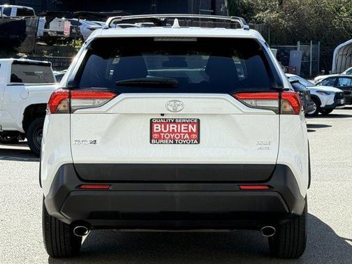 Ice 2025 Toyota RAV4 XLE