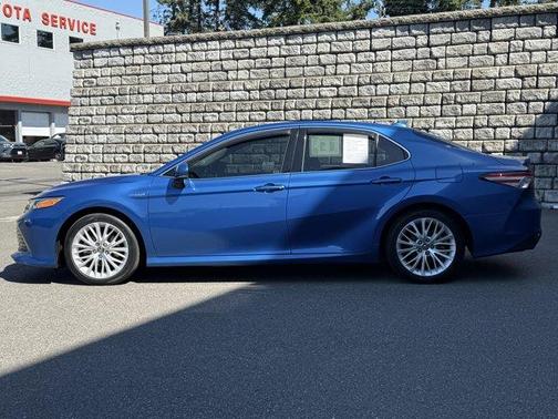 Blue Streak Metallic 2019 Toyota Camry Hybrid SE