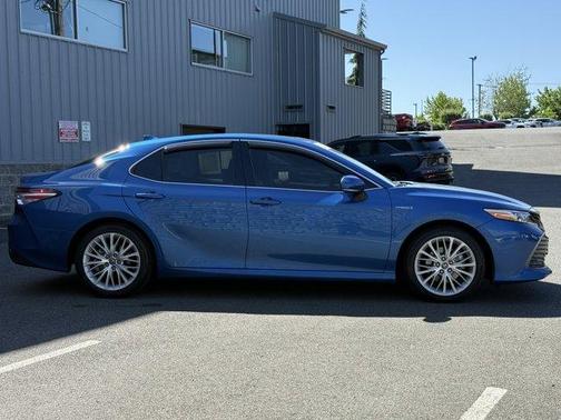 Blue Streak Metallic 2019 Toyota Camry Hybrid SE