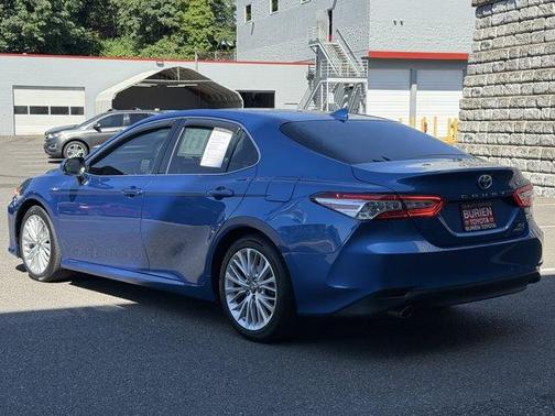 Blue Streak Metallic 2019 Toyota Camry Hybrid SE
