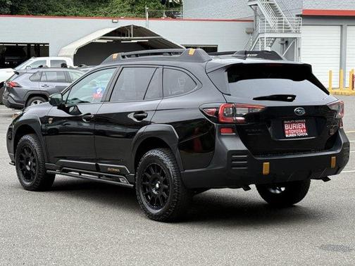 Crystal Black Silica 2023 Subaru Outback Wilderness