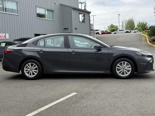 UNDERGROUND 2025 Toyota Camry LE