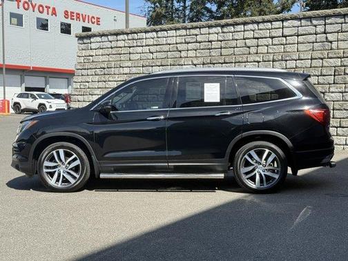 Crystal Black Pearl 2017 Honda Pilot Touring