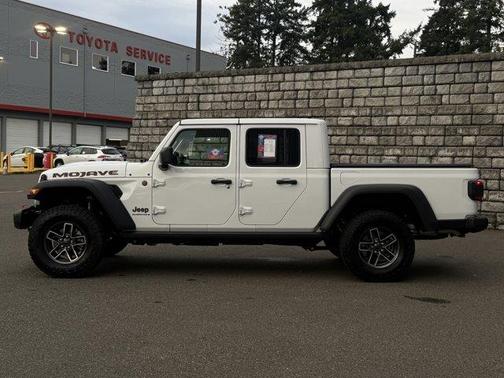 Bright White Clearcoat 2025 Jeep Gladiator Mojave