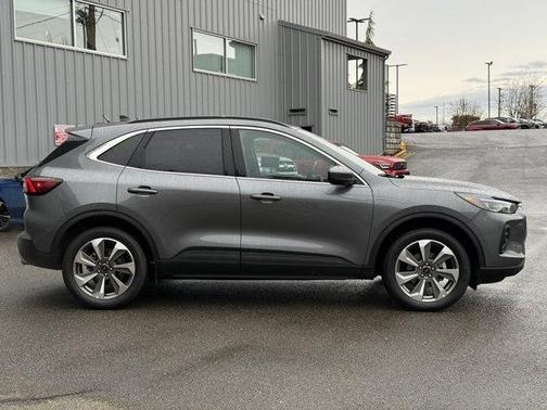 2025 Ford Escape Platinum