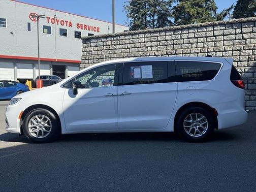 Bright White Clearcoat 2024 Chrysler Pacifica Touring-L