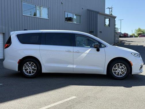 Bright White Clearcoat 2024 Chrysler Pacifica Touring-L
