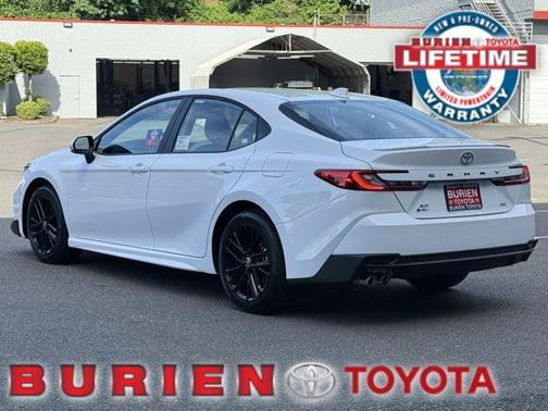 Ice 2026 Toyota Camry SE