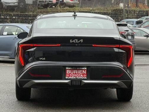 Aurora Black Pearl 2025 Kia K4