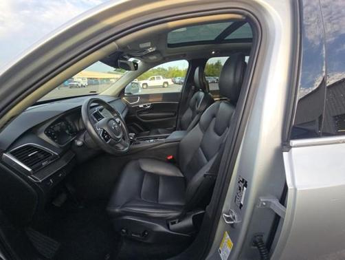 2020 Volvo XC90 T6 Momentum 7 Passenger