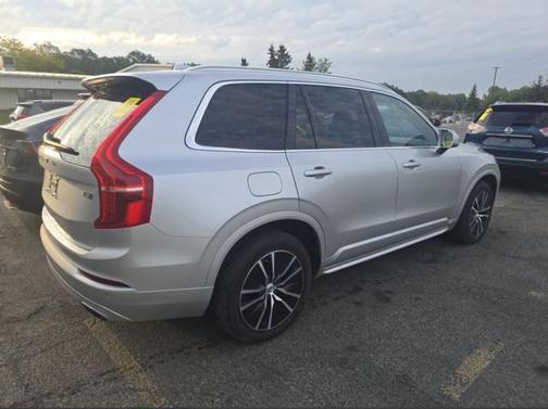2020 Volvo XC90 T6 Momentum 7 Passenger
