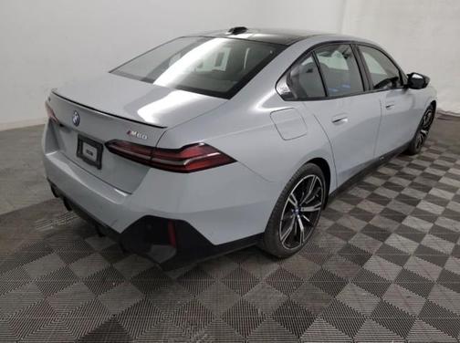 2024 BMW i5 M60