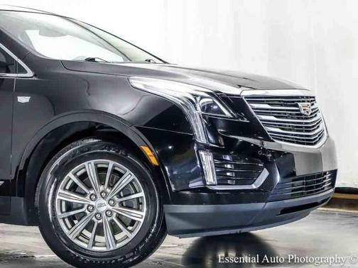 Stellar Black Metallic 2019 Cadillac XT5 Luxury