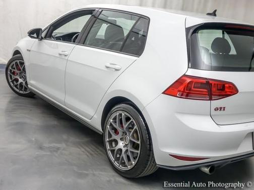 Pure White 2017 Volkswagen Golf GTI SE 4-Door