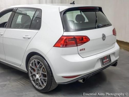 Pure White 2017 Volkswagen Golf GTI SE 4-Door