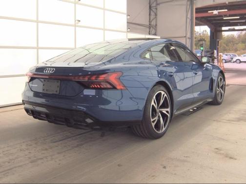 2022 Audi e-tron GT Prestige
