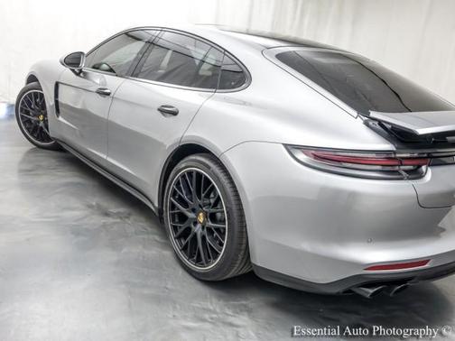 GT Silver Metallic 2018 Porsche Panamera 4S