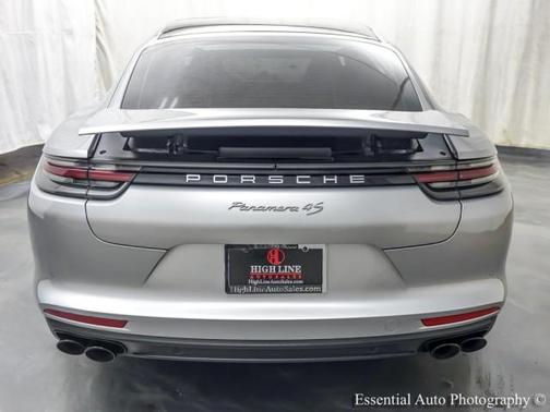 GT Silver Metallic 2018 Porsche Panamera 4S