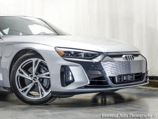 Florett Silver Metallic 2022 Audi e-tron GT Premium Plus