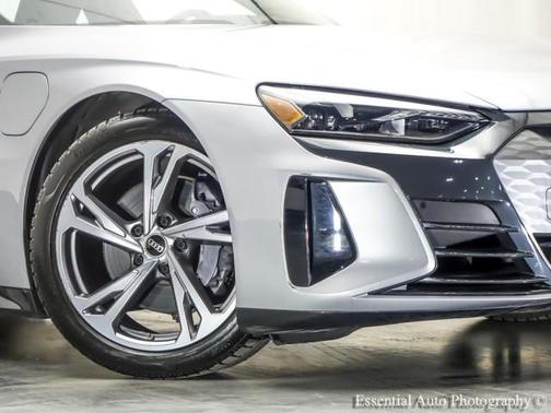 Florett Silver Metallic 2022 Audi e-tron GT Premium Plus