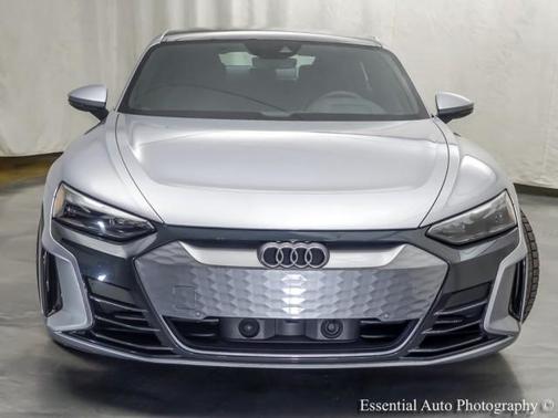 Florett Silver Metallic 2022 Audi e-tron GT Premium Plus