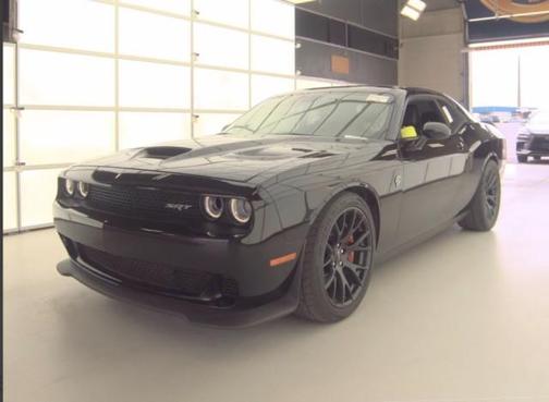 Pitch Black Clearcoat 2016 Dodge Challenger SRT Hellcat