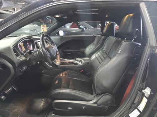 Pitch Black Clearcoat 2016 Dodge Challenger SRT Hellcat