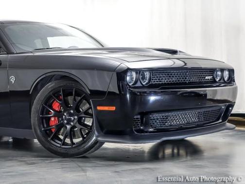 Pitch Black Clearcoat 2016 Dodge Challenger SRT Hellcat