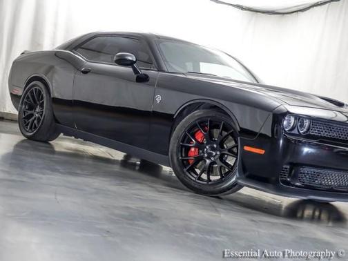 Pitch Black Clearcoat 2016 Dodge Challenger SRT Hellcat