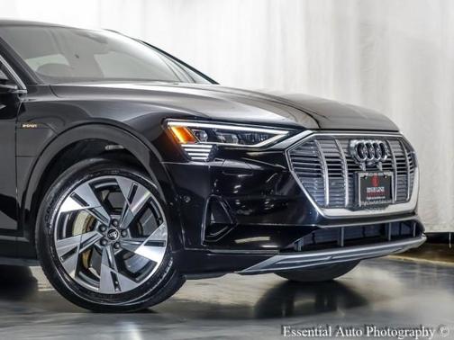 2021 Audi e-tron Premium Plus