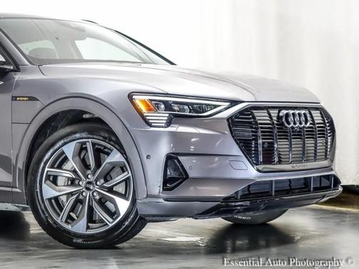 2021 Audi e-tron Premium Plus